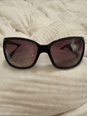 Marc Jacobs Oversized Women's Sunglasses in Black with Tinted Lenses